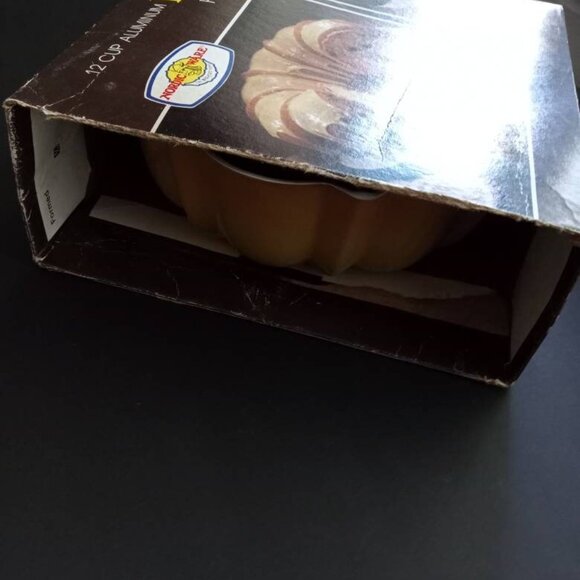 Vintage 12 Cup Aluminum Nordic Ware Yellow Bundt Pan With Box! Baking Kitchen - Picture 3 of 9